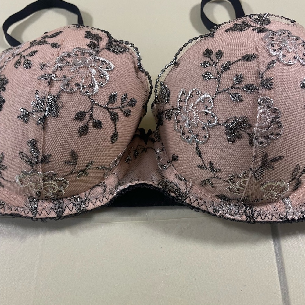 Victoria's Secret Nude and Black Floral Embroidered Bra - Picture 6 of 15